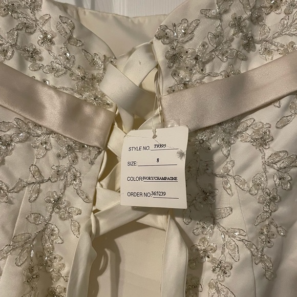 David’s Bridal Wedding Dress Ivory/Champagne Size 8 - Picture 8 of 14